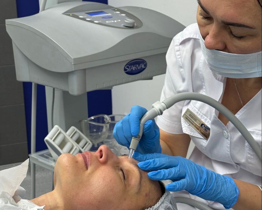 Вакуумно-роликовий масаж обличчя STARVAC.